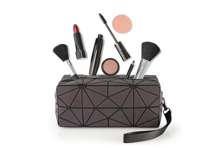 pryzm-laser-make-up-bag-glow-2