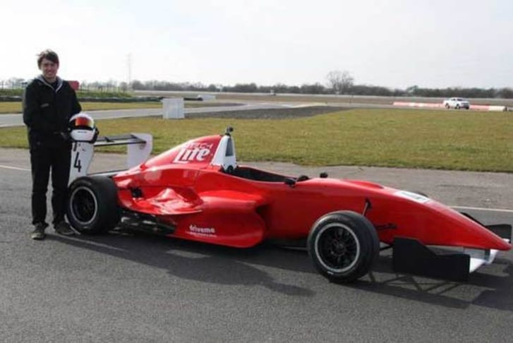 6 or 12 Laps in Formula Renault Racing Car Voucher