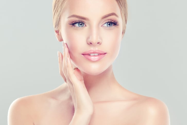 1 Hr Hydrafacial & LED Light Therapy – Manor House