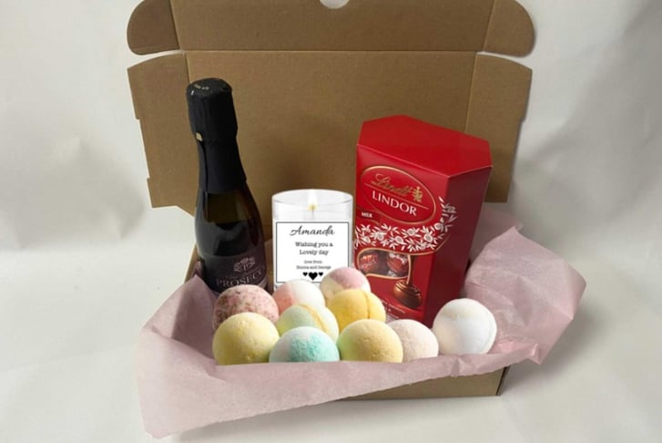 Chocolate, Bath Bombs & Prosecco Hamper & Personalised Candle