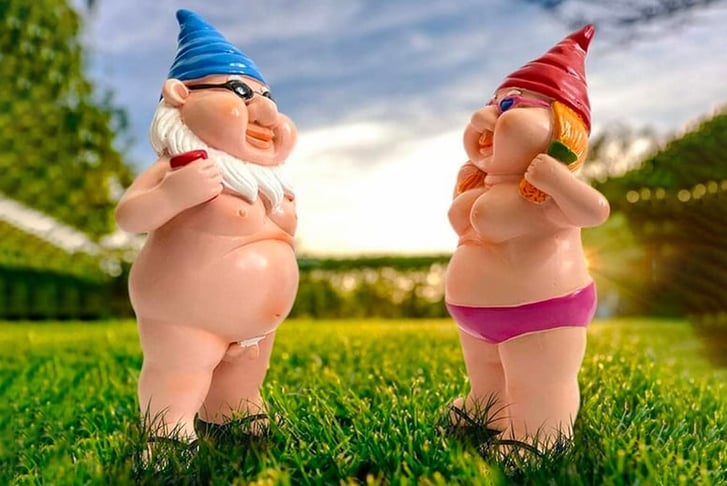 Naked-Gnome-Statues-1