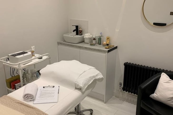 pure esthetics clinic (1)