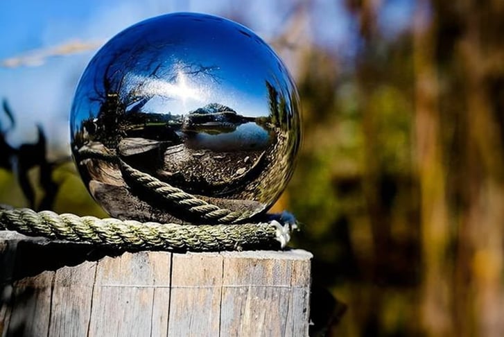 Gazing-Ball-Garden-Mirror-Globe-Ornament-Sphere-1