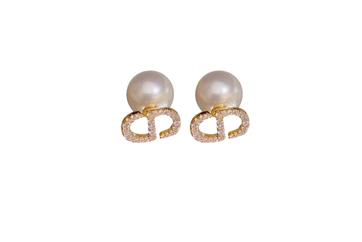 CD-Pearl-Alphabet-Stud-Earrings-2