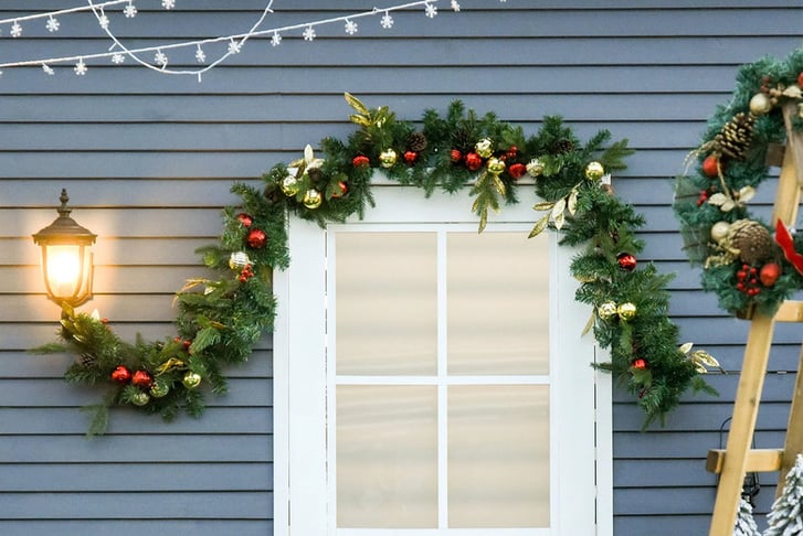 Pine-Cones-Decorations-Seasonal-Style-Beauty-Home-Fireplace-Doors-1
