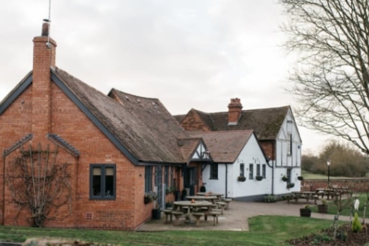 Warwickshire-Pub-Garden-3