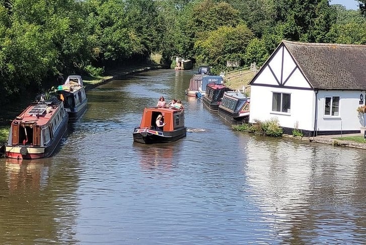 1-Day Private Narrow Boat Hire - Shropshire Union Canal