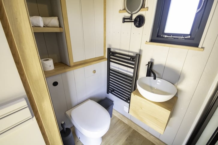 shepherds hut bathroom