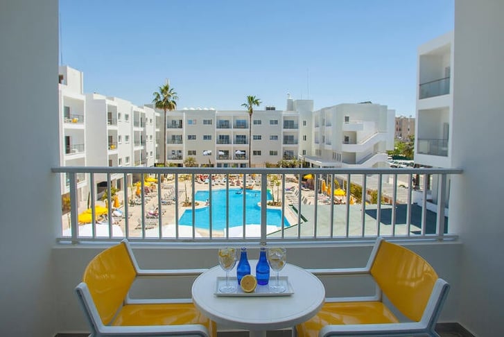 Twin-Double-Room-Balcony-Hotel