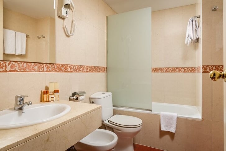 73-bathroom-standard-double-sunotel-aston