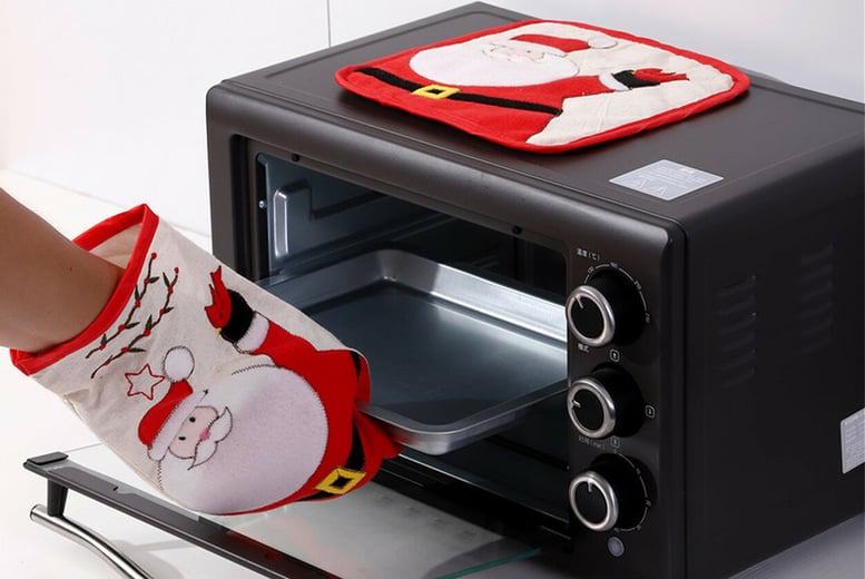 Up To 71% Off on Christmas Oven Mitts and Pot