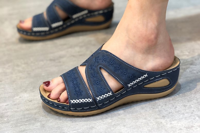 Women's closed best sale toe summer sandals