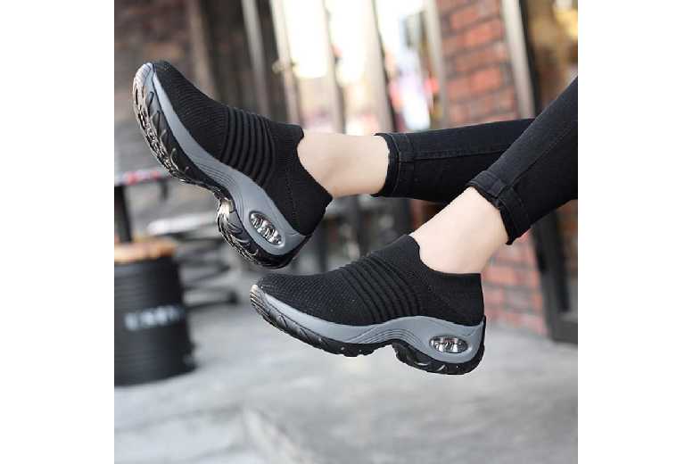 Air cushion outlet trainers