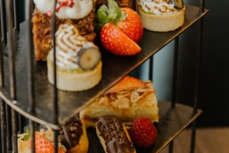 4* Traditional or Deluxe Afternoon Tea with a Glass of Prosecco Each for 2