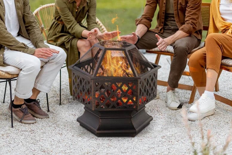 Outdoor-Fire-Pit-with-Screen-Cover-1