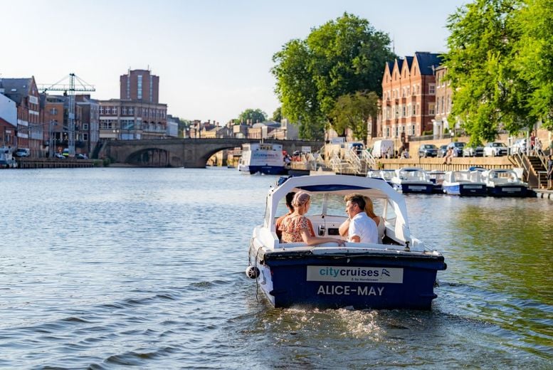Self-drive boat rental in the UK - GoBoat UK