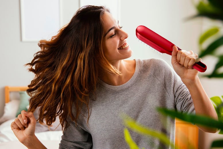 Portable hot outlet comb