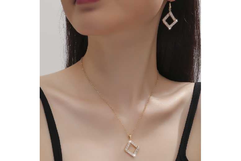 Square hot sale pendant set