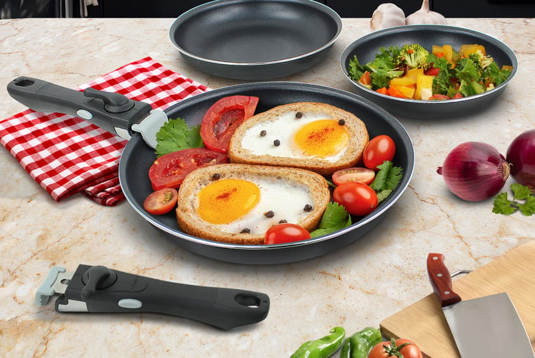 Set of 3 pans with removable handle